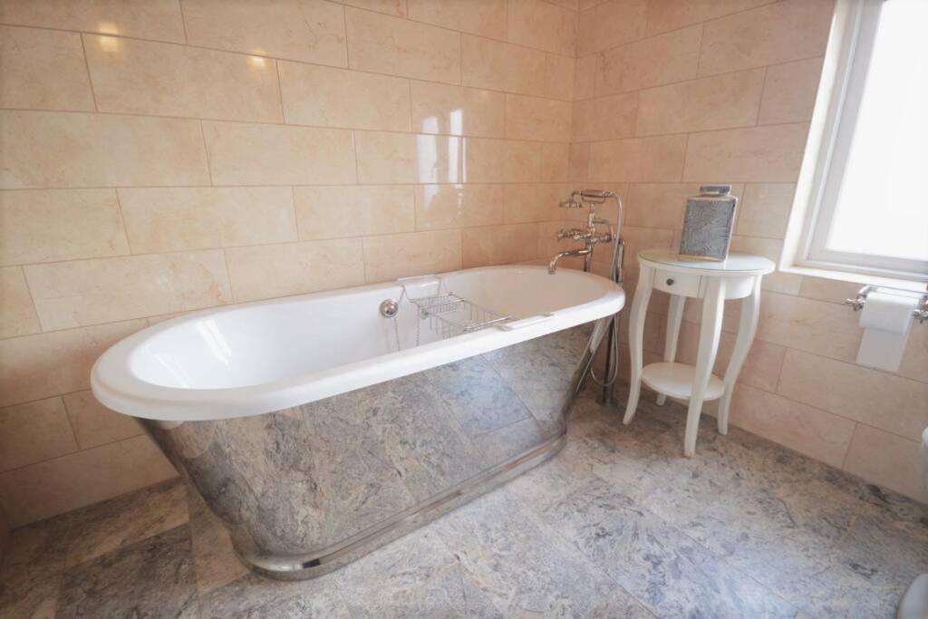 Moonfleet House Villa Уинтъртон-он-Сий Екстериор снимка